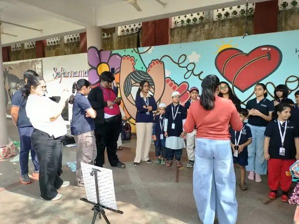 A facilitator gathers the learners before the art session